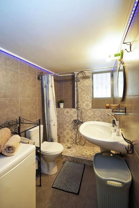 Cozy Athens Apartment / 2' From Metro Station Buitenkant foto